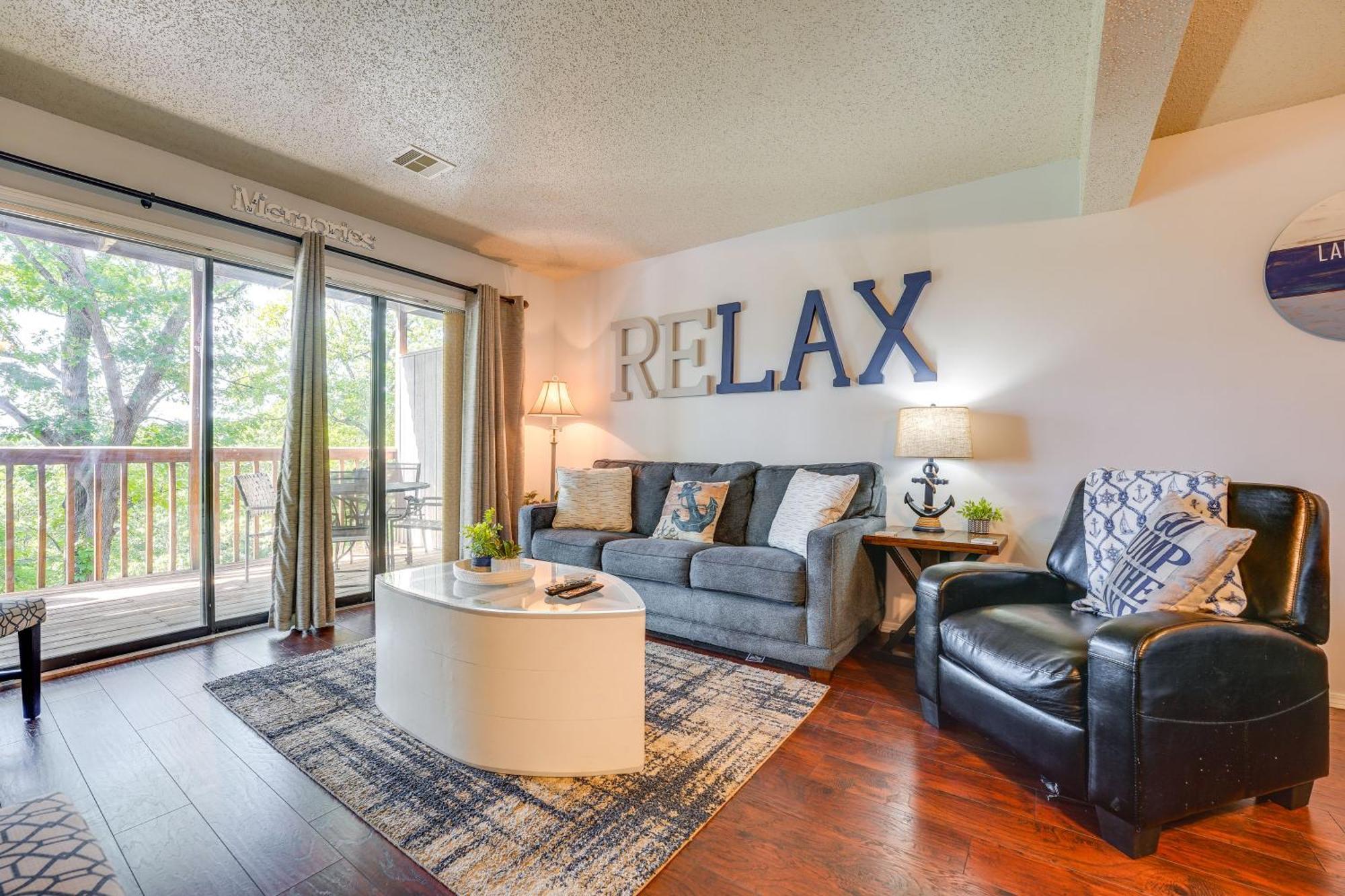 Reed Springs Condo With Furnished Deck And Pool Access Reeds Spring Exterior photo
