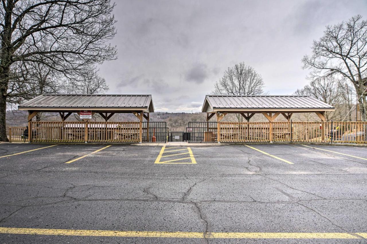 Reed Springs Condo With Furnished Deck And Pool Access Reeds Spring Exterior photo